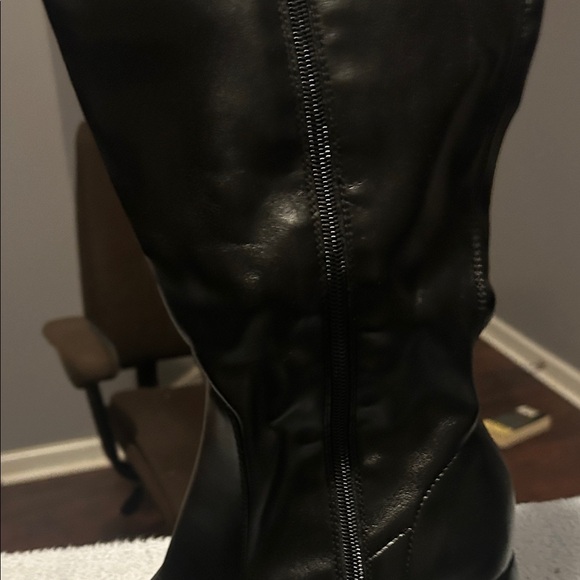 Sleek Black Heeled Boots for Women - Picture 7 of 9